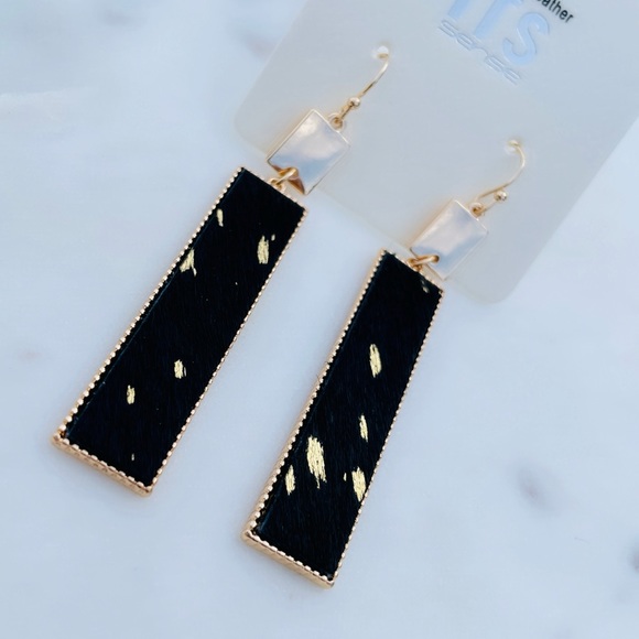 Elegant Black and Gold Dangle Earrings - Picture 2 of 4